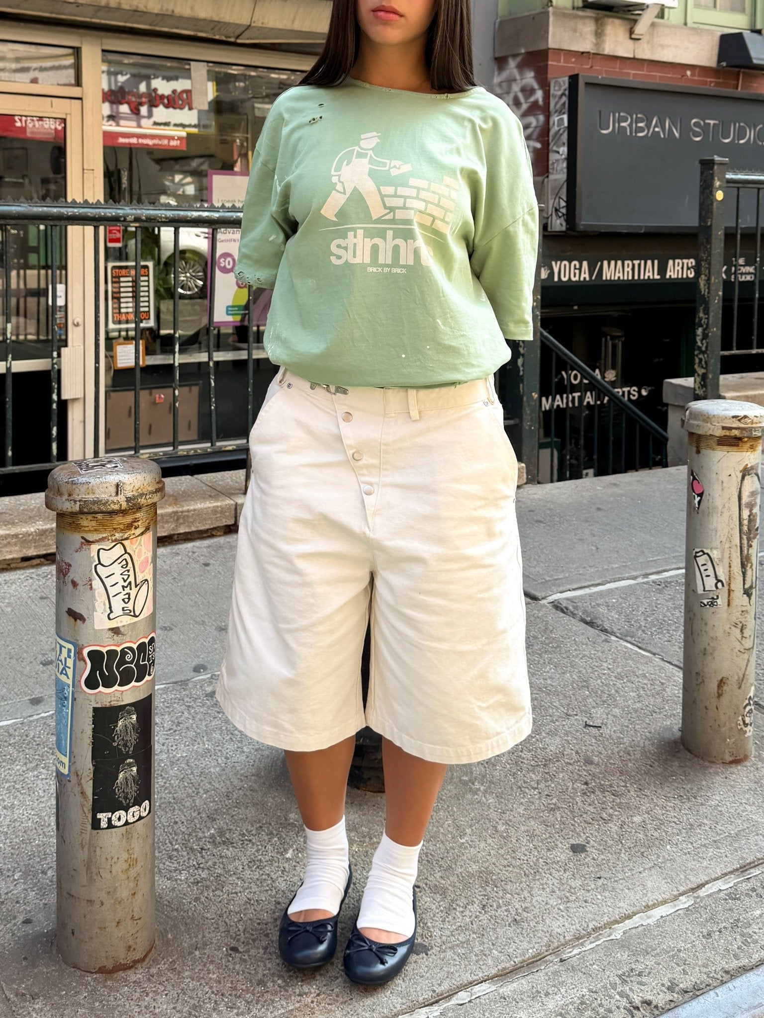 BRICK BY BRICK TEE - GREEN - STLNHRTS