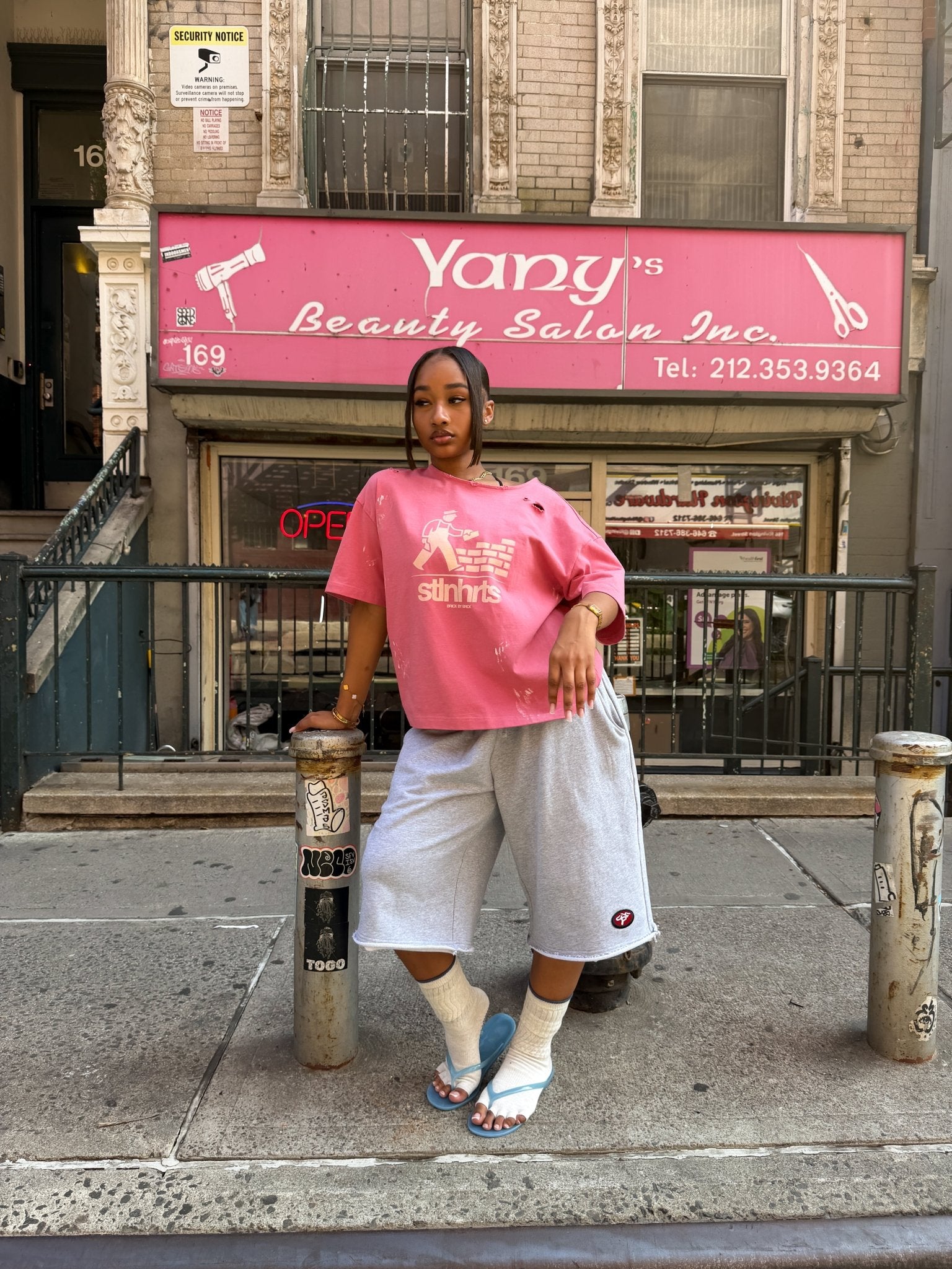 BRICK BY BRICK TEE - PINK